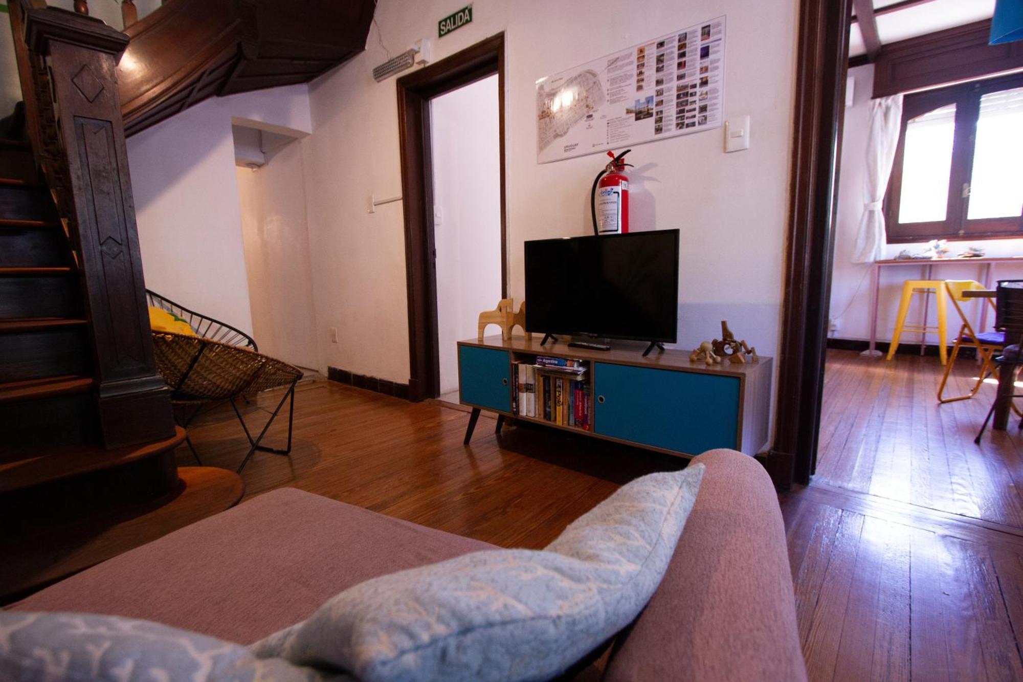 Yh Hostel Монтевидео Экстерьер фото